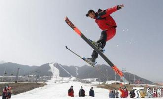 絲綢之路國際滑雪場以一場趣味滑雪比賽結(jié)束滑雪季