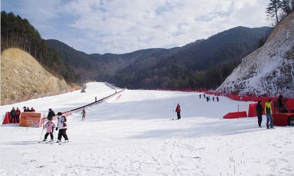 鄭州桃花峪生態(tài)滑雪場