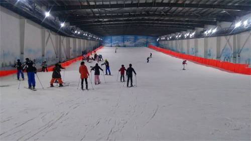 邯鄲四季滑雪館