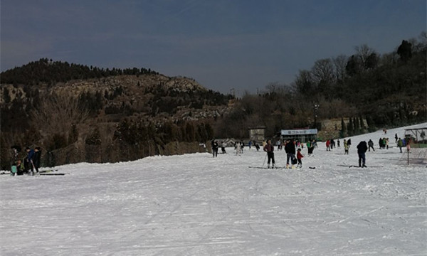 山東濟(jì)南九頂塔滑雪場(chǎng)