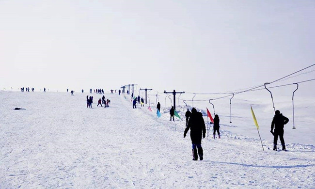 新疆昌吉阿什里龍山滑雪場(chǎng)