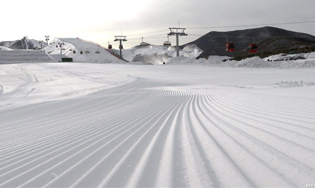 新疆烏魯木齊藍(lán)天滑雪場(chǎng)