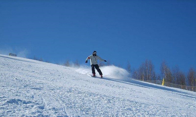 新疆伊犁努拉洪滑雪場