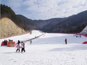 河南鄭州桃花峪生態(tài)滑雪場