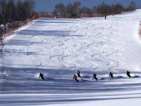 建造一個(gè)人工室外滑雪場(chǎng)需要什么條件？