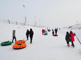 新疆克拉瑪依黑油山滑雪場（原侏羅紀(jì)冰雪世界）