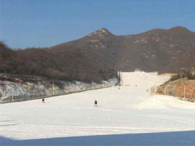 內(nèi)蒙古扎蘭屯金龍山滑雪場