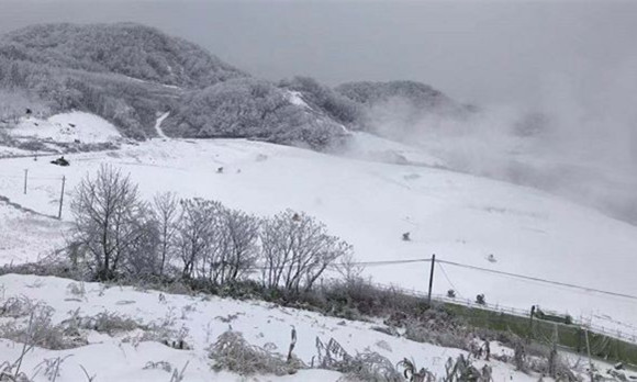 湖北恩施綠蔥坡滑雪場(chǎng)