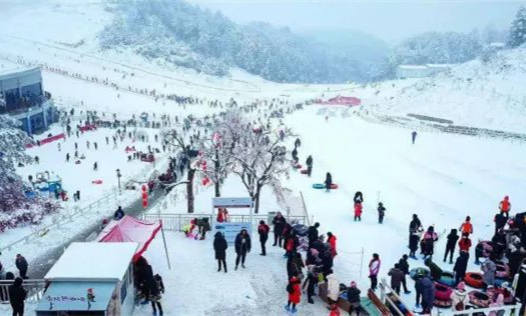 曾家山滑雪場對外營業(yè) 朝天旅游開啟“冰雪模式”