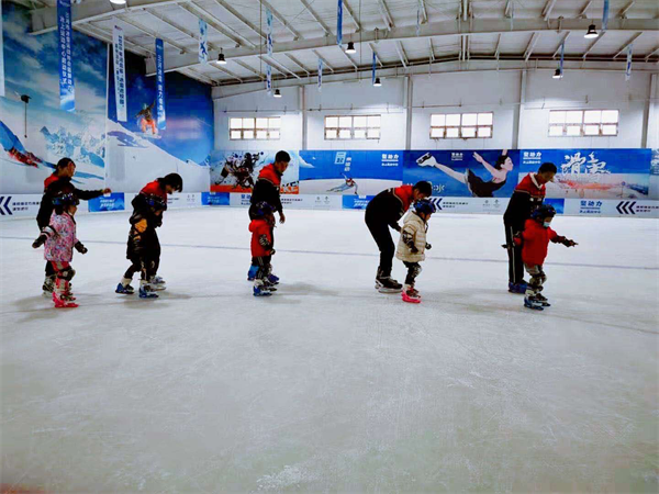 河北省三河市冰雪運動進校園活動持續(xù)推進5