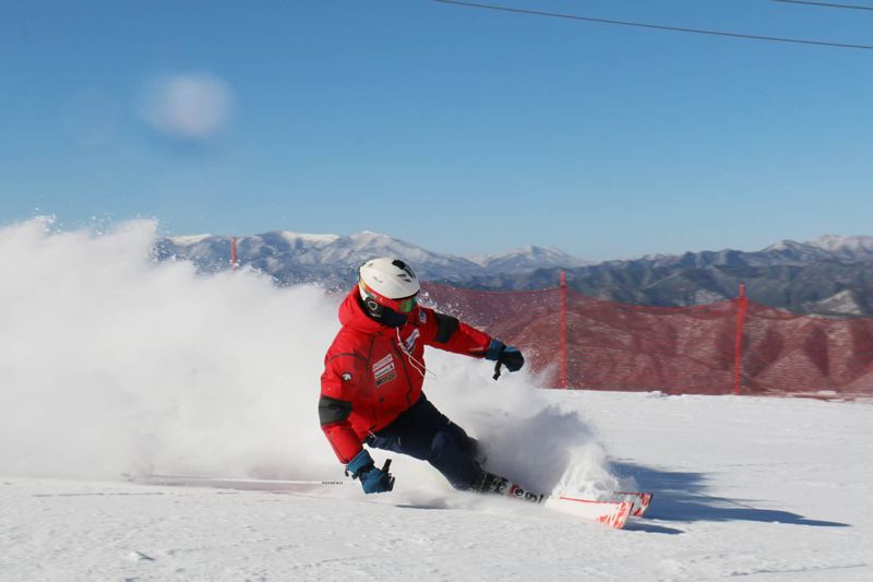 滑雪場滑雪