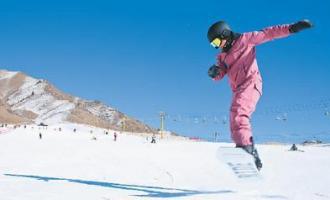 中國單個冰雪季游人超2億次 大國冰雪旅游時代來臨