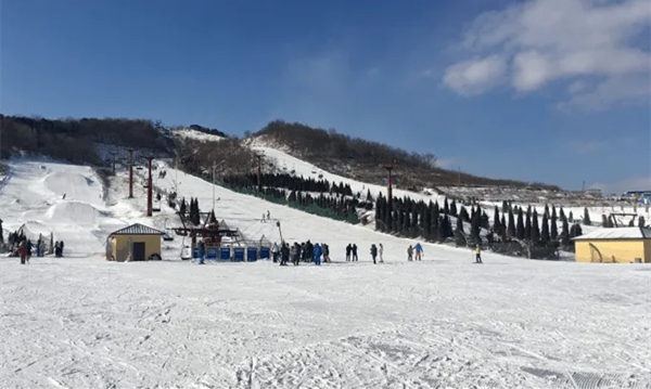 大連歡樂雪世界滑雪場