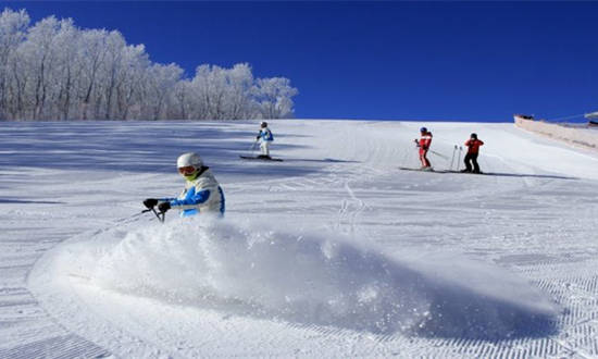 冰雪體育產(chǎn)業(yè)拉動(dòng)就業(yè)與消費(fèi) 促綠色轉(zhuǎn)型