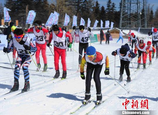 中美青少年拉開越野滑雪比賽帷幕