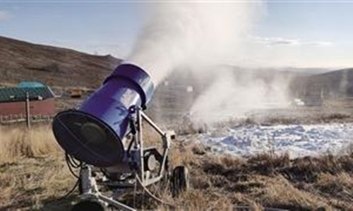 開足馬力快速造雪