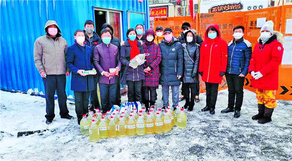 市體育局下沉社區(qū)的黨員干部