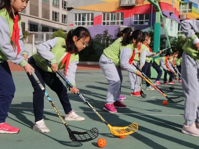 冰雪運動進校園 “奧運火炬”傳進北京中小學(xué)校園2