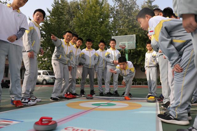 冰雪運動進校園 “奧運火炬”傳進北京中小學(xué)校園5