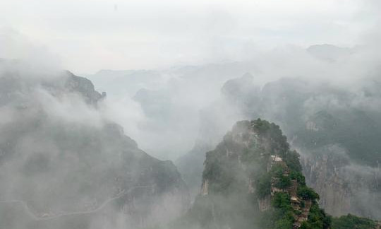 山西通天峽景區(qū)有“北方小九寨”的美譽(yù)，將中國(guó)北方大山的雄渾和南國(guó)水鄉(xiāng)的陰柔融為一體