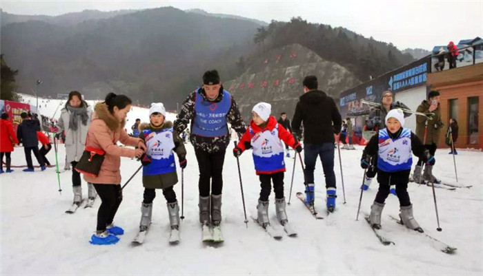 群眾冰雪運動再掀新熱潮