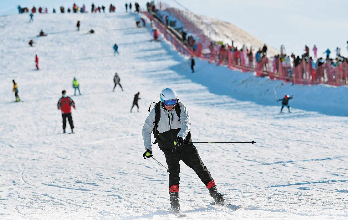 廣泛開展冰雪運動 加快發(fā)展冰雪經(jīng)濟