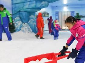 室內(nèi)冰雪樂園分為哪幾個功能區(qū)域？