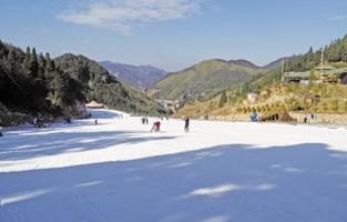 室外滑雪場建設(shè)不可缺失的四類設(shè)備