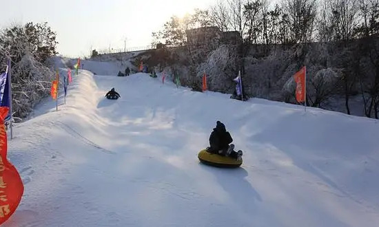 小型滑雪場(chǎng)沒(méi)有壓雪機(jī)怎么辦