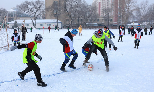 百萬青少年上冰雪