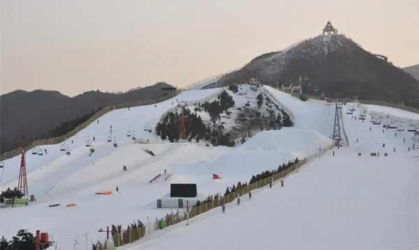 晉中李寧烏金山滑雪場